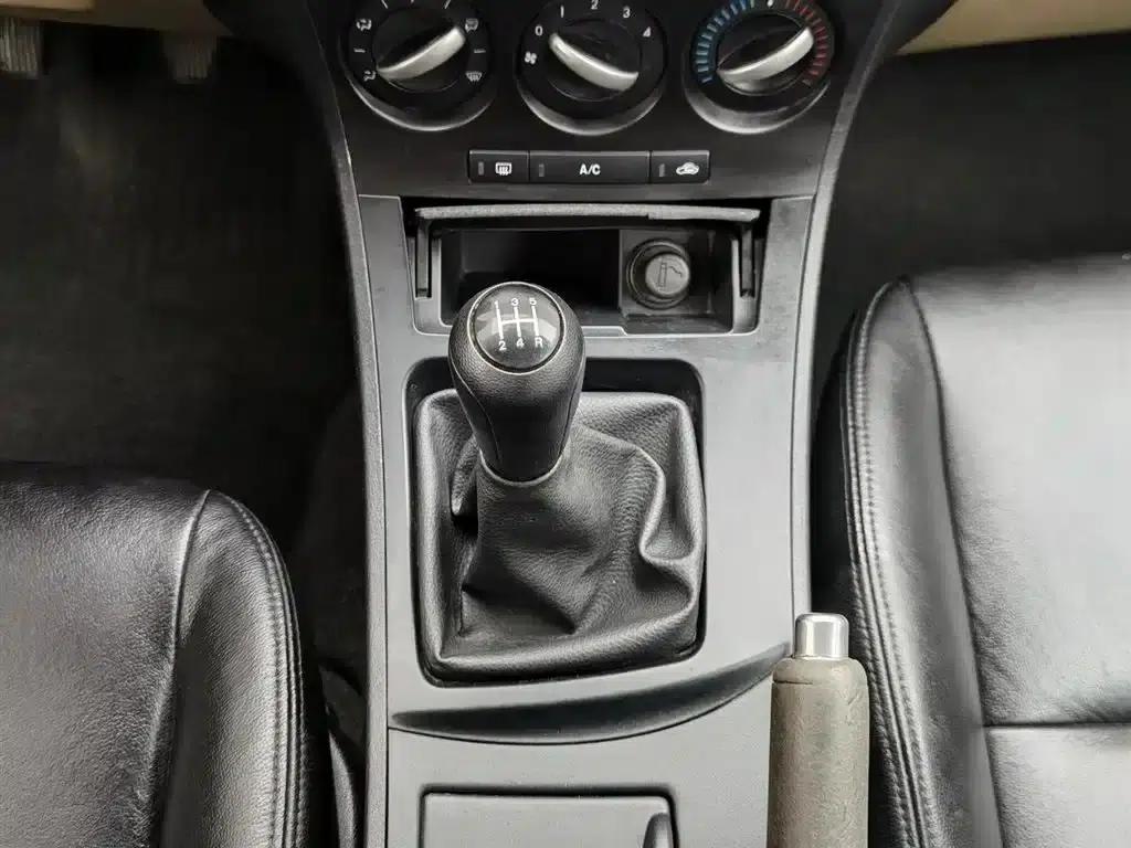 Mazda 3 Axela 2011 Sedan 1.6L Manual Comfort — миниатюра 13