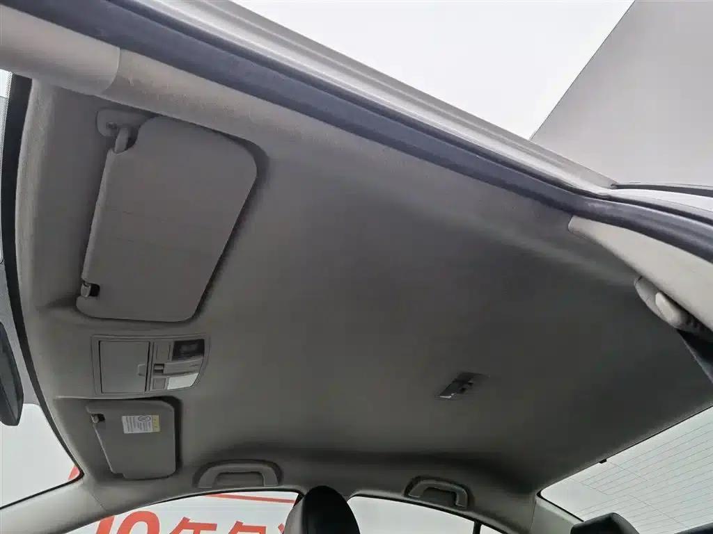 Mazda 3 Axela 2011 Sedan 1.6L Manual Comfort — миниатюра 14