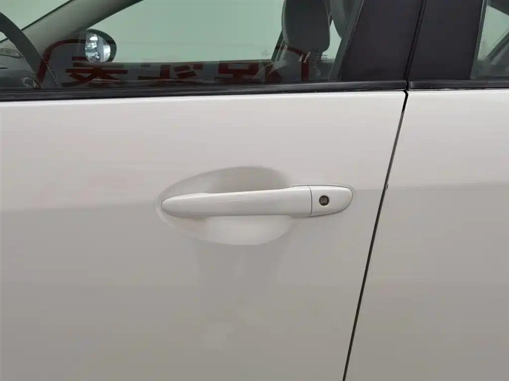 Mazda 3 Axela 2011 Sedan 1.6L Manual Comfort — миниатюра 18