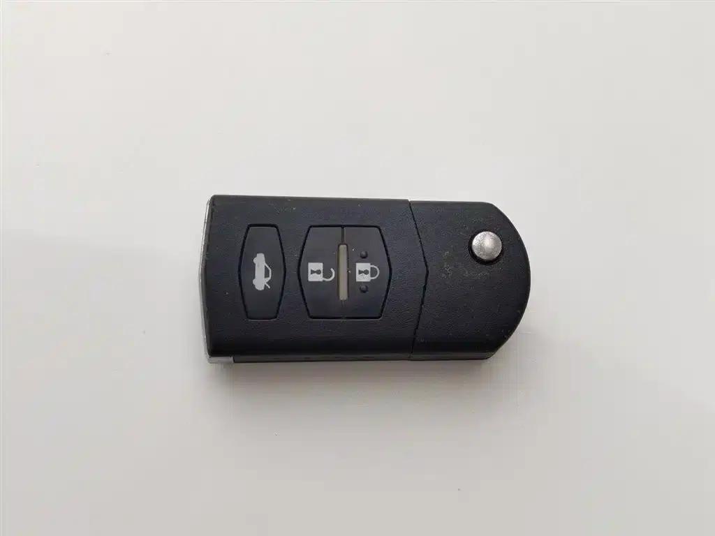Mazda 3 Axela 2011 Sedan 1.6L Manual Comfort — миниатюра 19