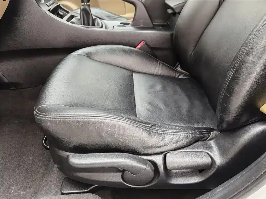 Mazda 3 Axela 2011 Sedan 1.6L Manual Comfort — миниатюра 20
