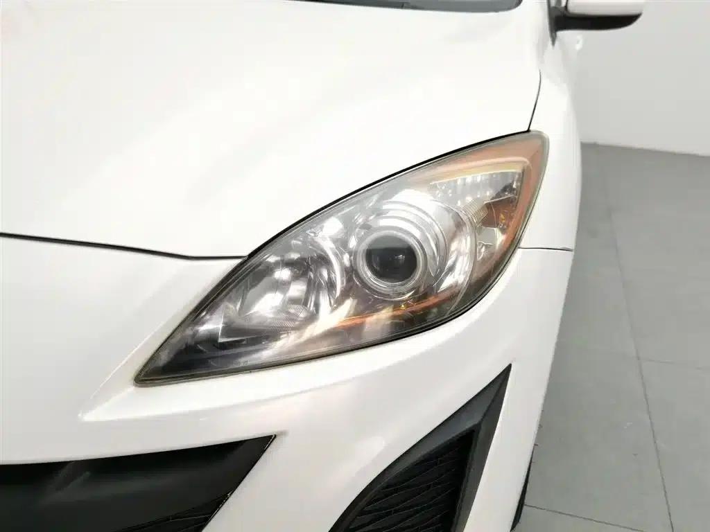 Mazda 3 Axela 2011 Sedan 1.6L Manual Comfort — миниатюра 7