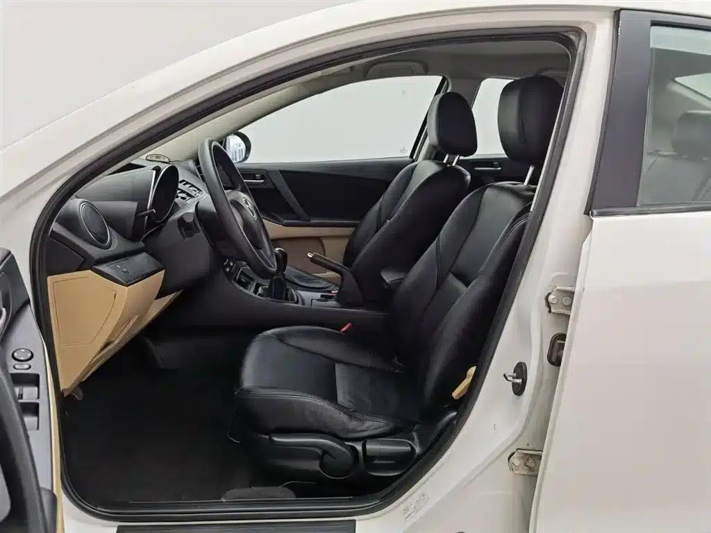 Mazda 3 Axela 2011 Sedan 1.6L Manual Comfort — миниатюра 10