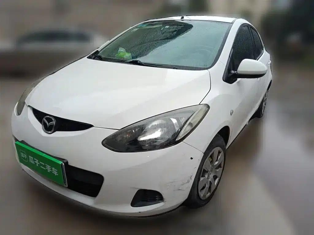Mazda2 2012 Hatchback Dynamic 1.3L Automatic Standard Edition — миниатюра 1
