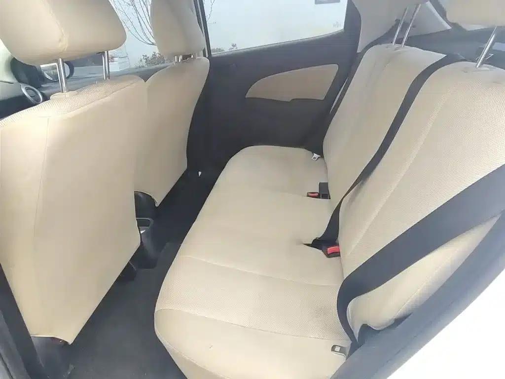 Mazda2 2012 Hatchback Dynamic 1.3L Automatic Standard Edition — миниатюра 15