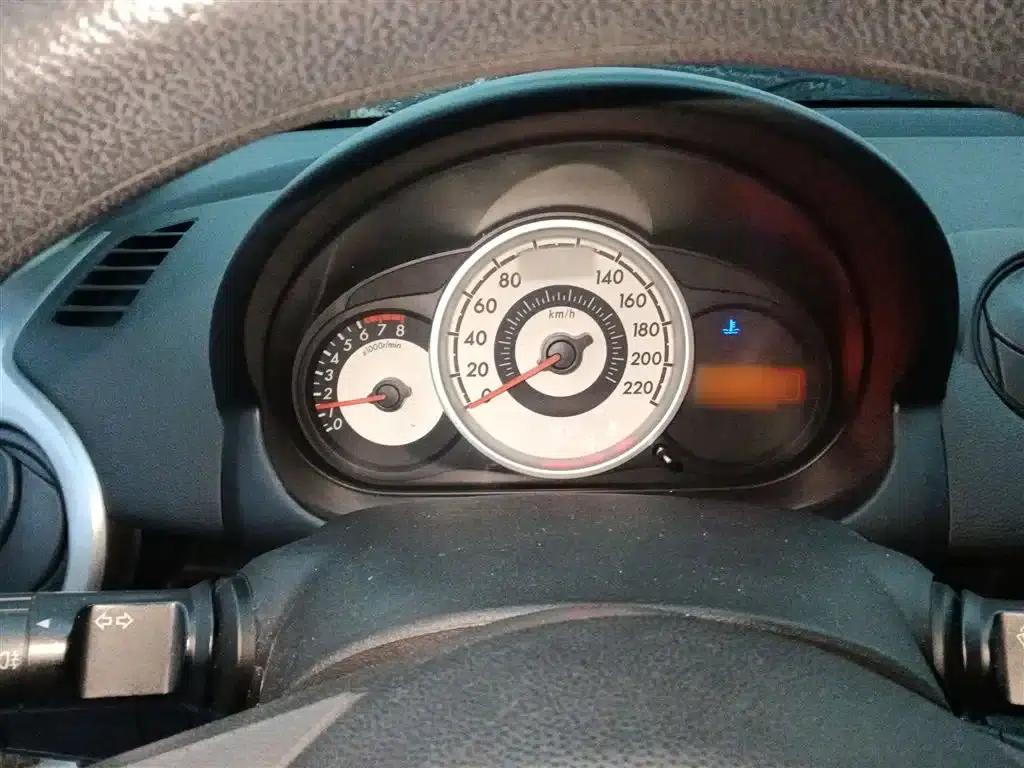 Mazda2 2012 Hatchback Dynamic 1.3L Automatic Standard Edition — миниатюра 4