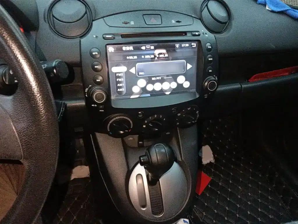 Mazda2 2012 Hatchback Dynamic 1.3L Automatic Standard Edition — миниатюра 6