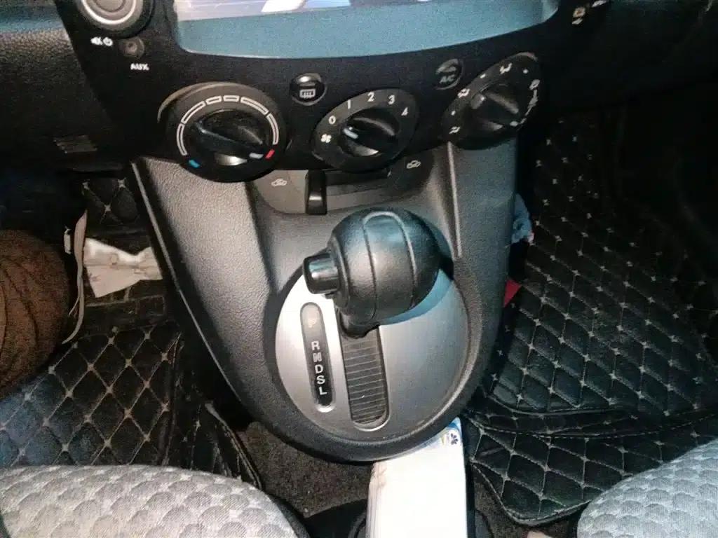 Mazda2 2012 Hatchback Dynamic 1.3L Automatic Standard Edition — миниатюра 7