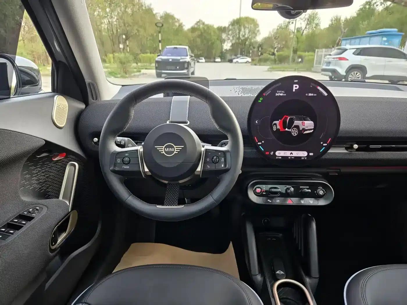 2025 Electric MINI Aceman SE Artist — миниатюра 10