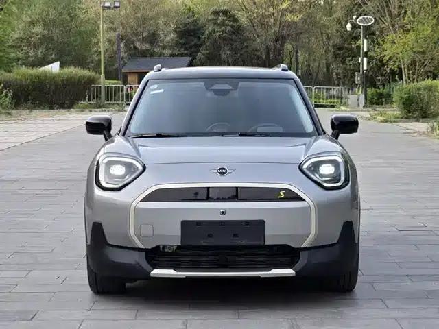 2025 Electric MINI Aceman SE Artist