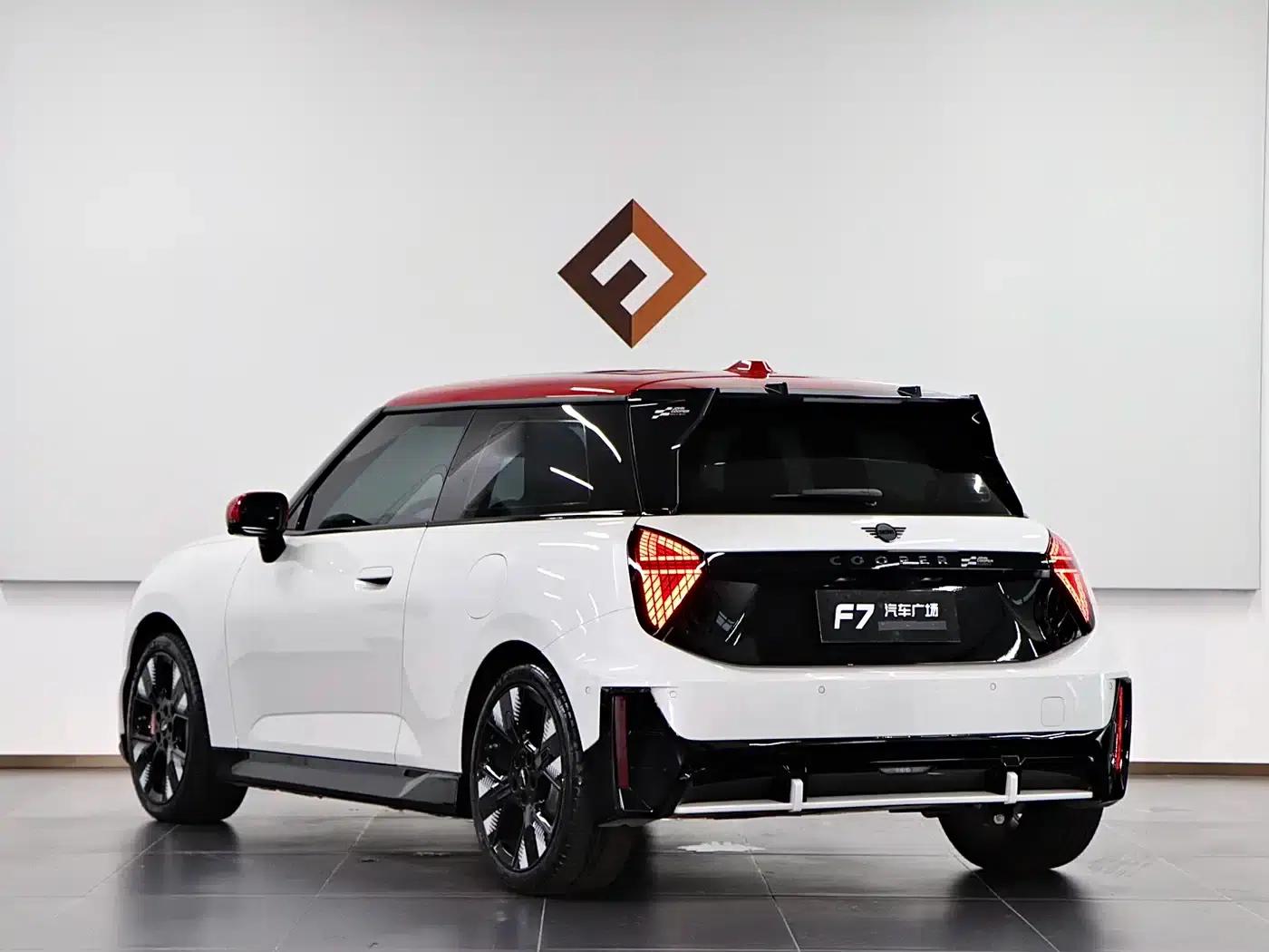 2025 JCW Aceman Electric MINI (JOHN COOPER WORKS) — миниатюра 4