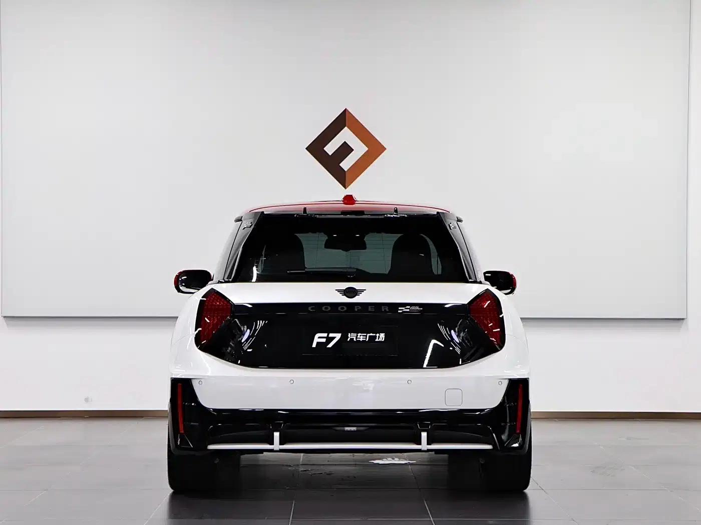 2025 JCW Aceman Electric MINI (JOHN COOPER WORKS) — миниатюра 5