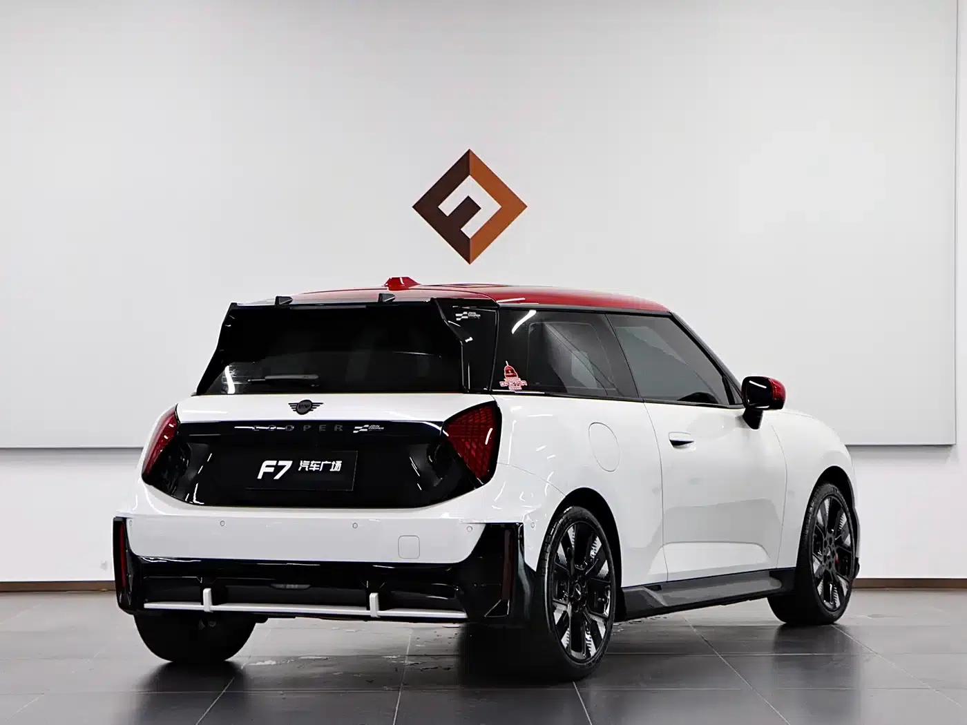 2025 JCW Aceman Electric MINI (JOHN COOPER WORKS) — миниатюра 6