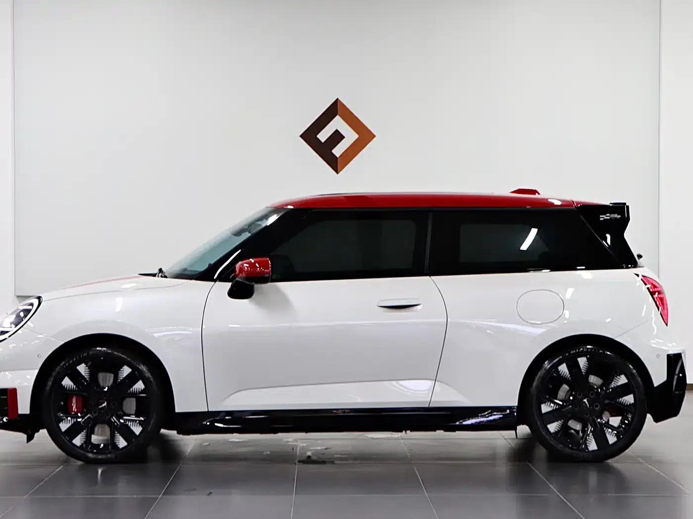 2025 JCW Aceman Electric MINI (JOHN COOPER WORKS) — миниатюра 7