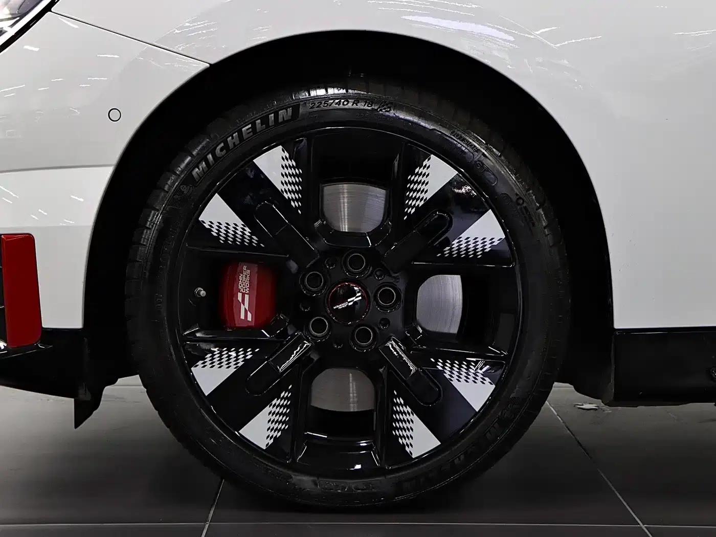 2025 JCW Aceman Electric MINI (JOHN COOPER WORKS) — миниатюра 8