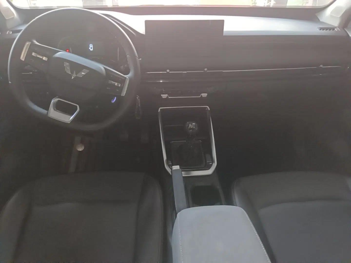 Wuling Alvez 2022 1.5L Manual Comfort Version — миниатюра 13