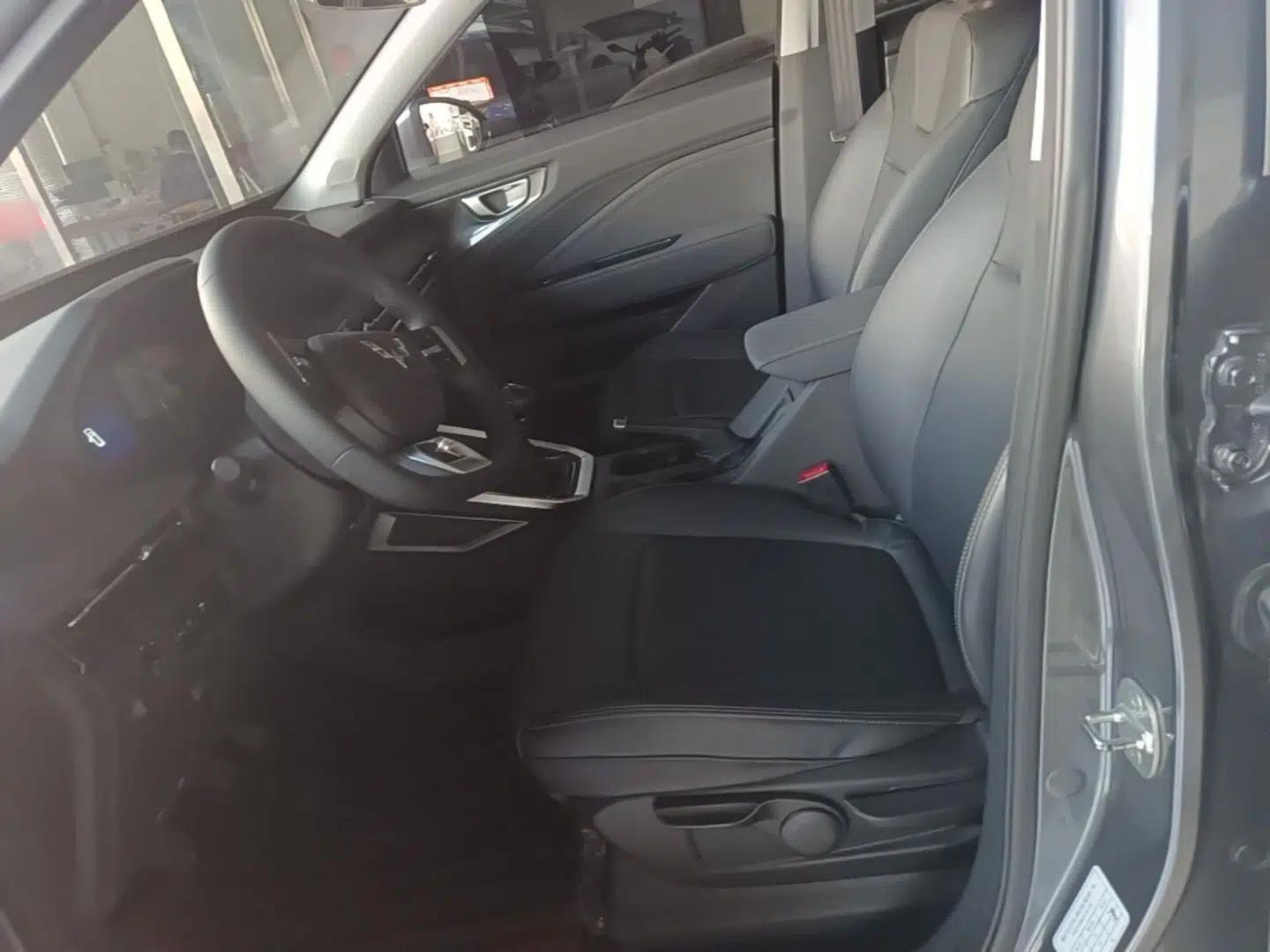 Wuling Alvez 2022 1.5L Manual Comfort Version — миниатюра 18
