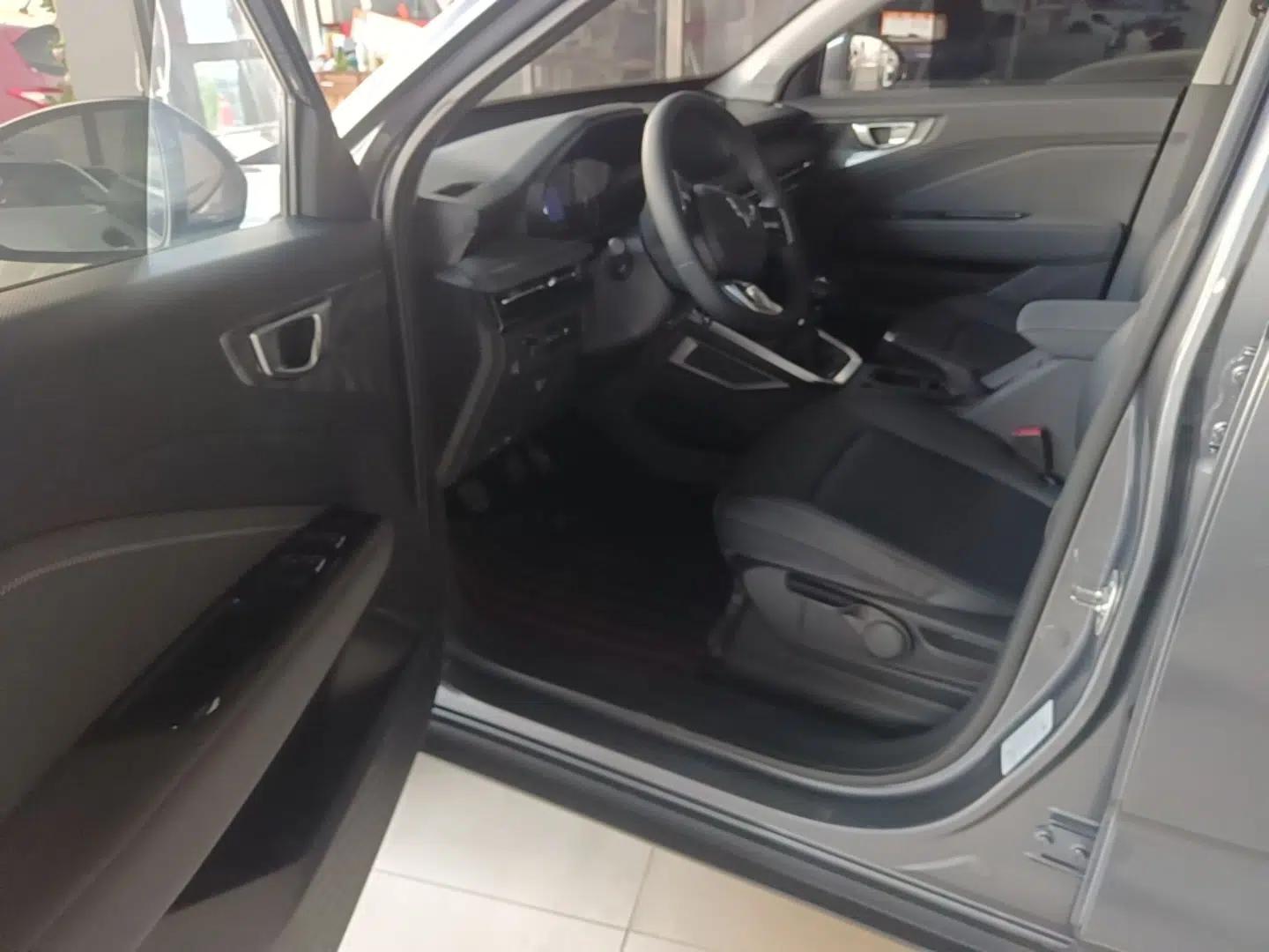 Wuling Alvez 2022 1.5L Manual Comfort Version — миниатюра 19