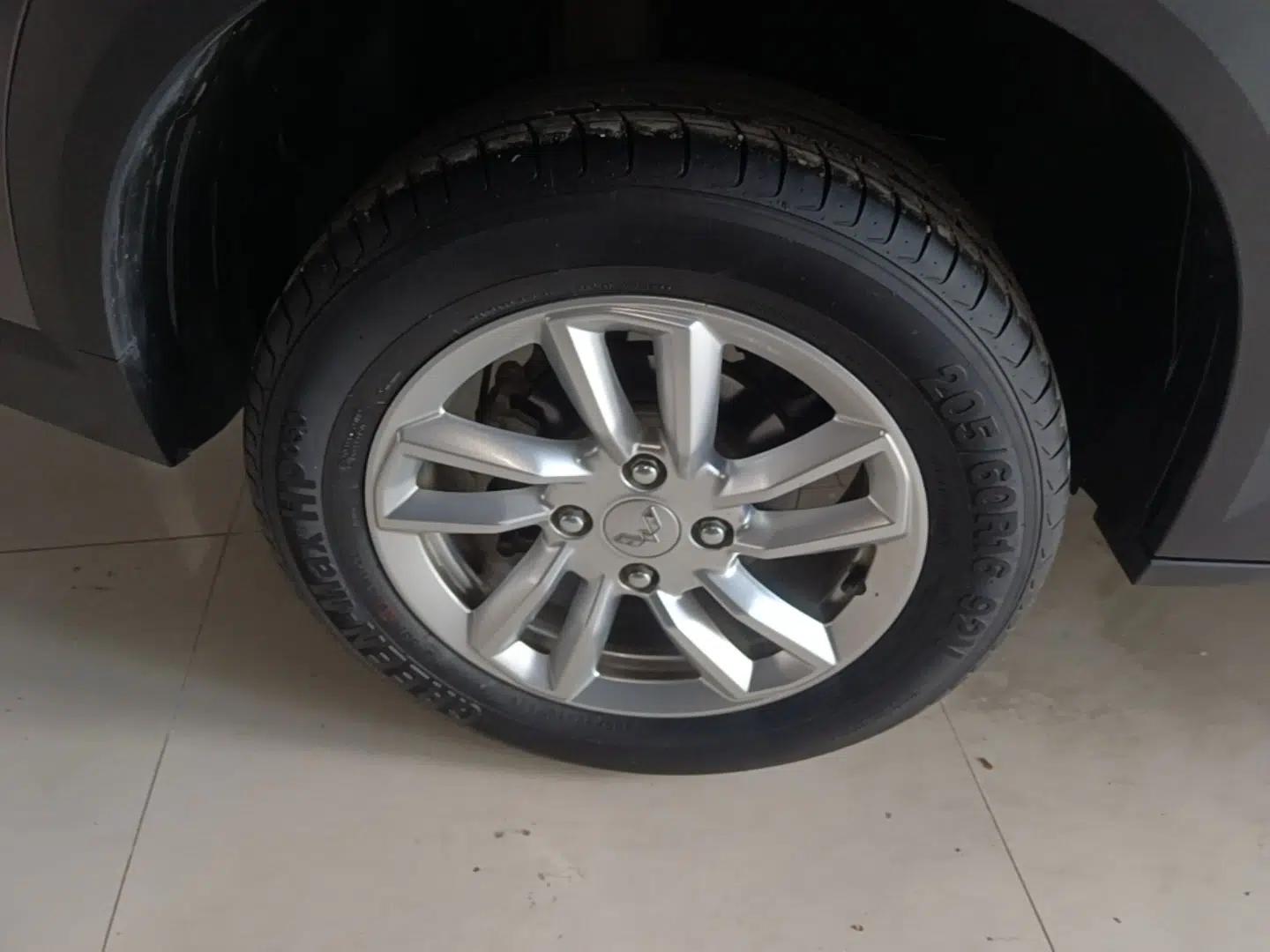 Wuling Alvez 2022 1.5L Manual Comfort Version — миниатюра 10