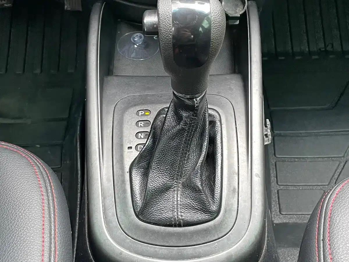 2012 Volkswagen Soul 1.6L AT Premium — миниатюра 11