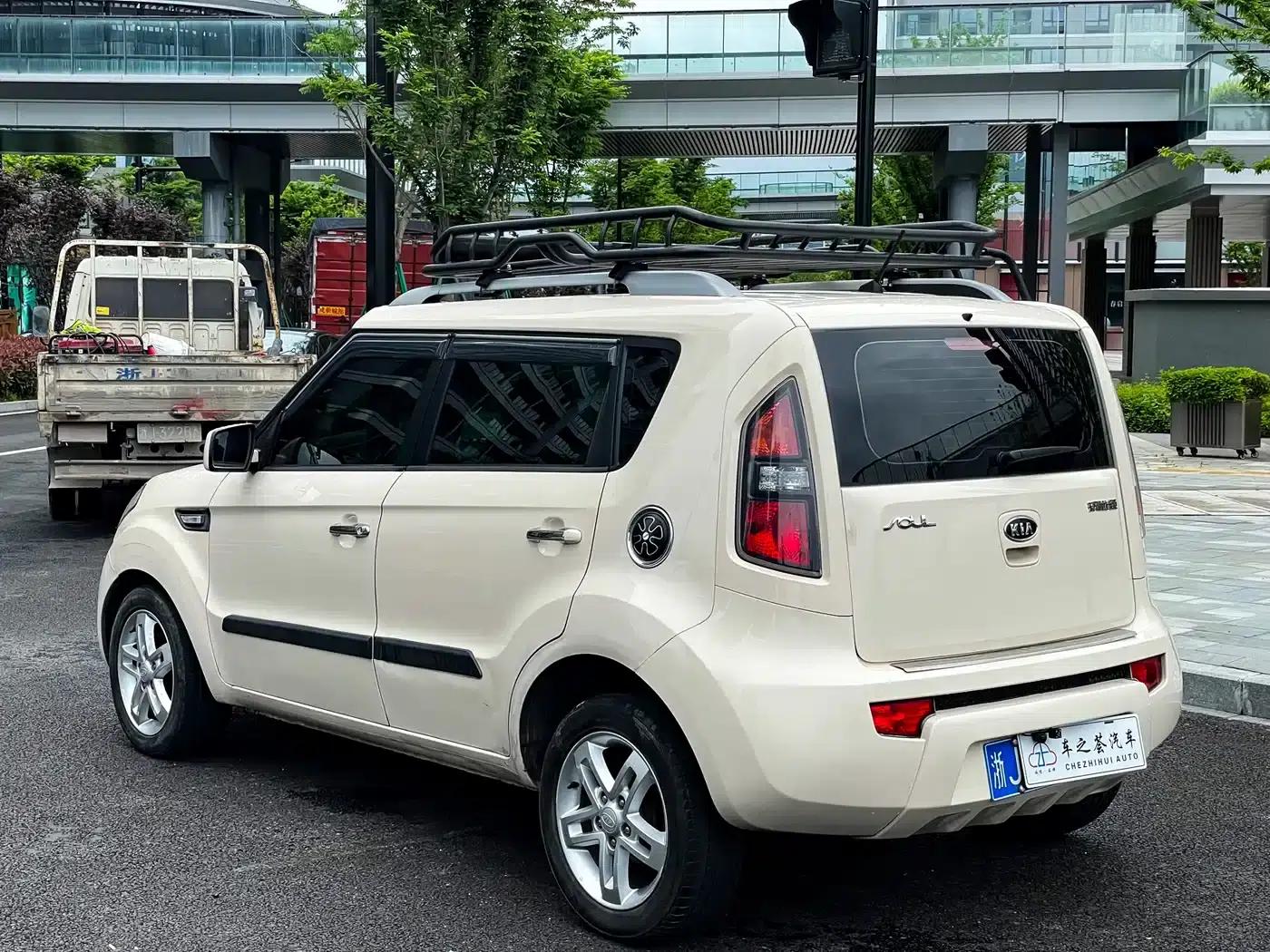 2012 Volkswagen Soul 1.6L AT Premium — миниатюра 3