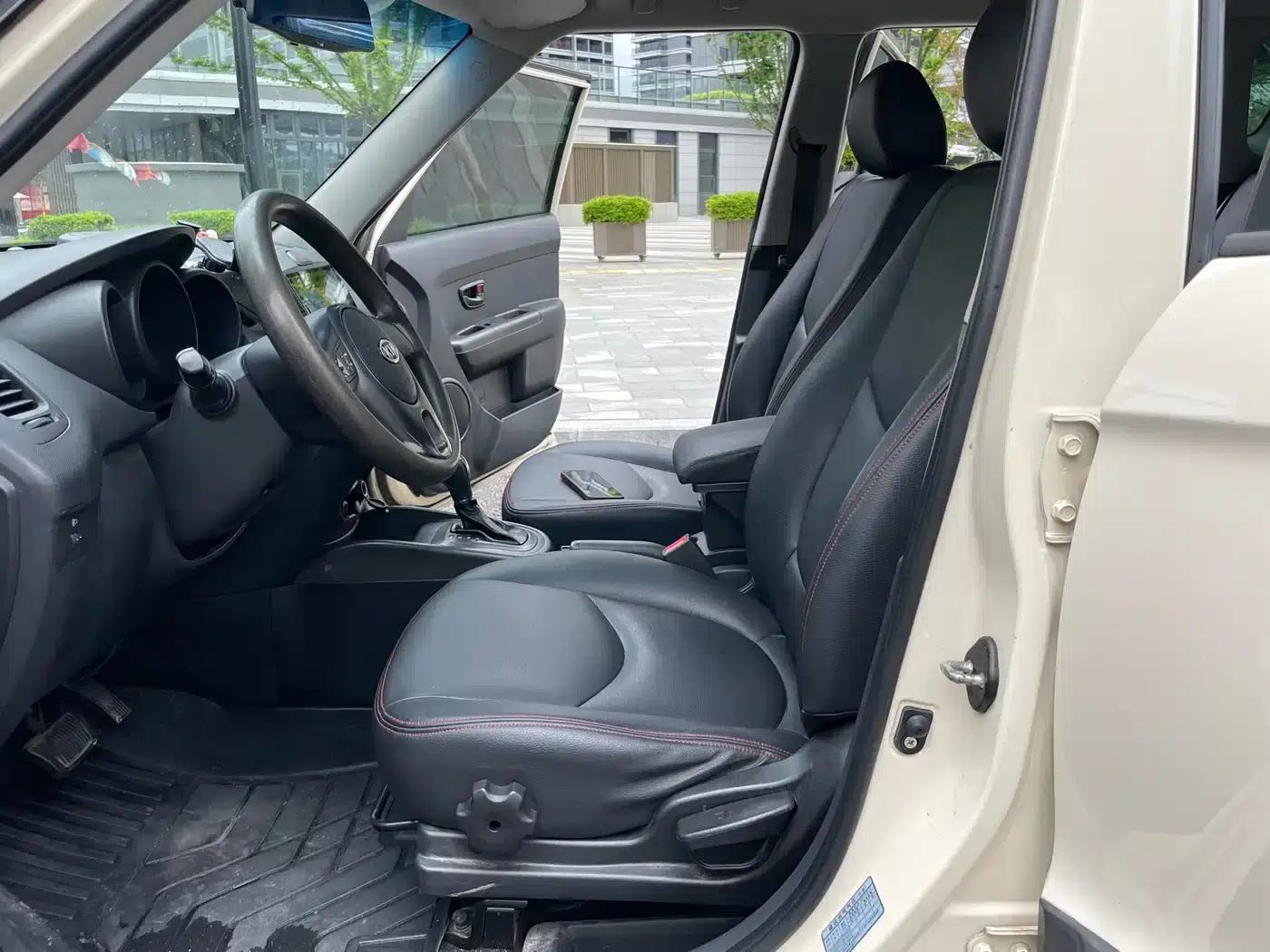 2012 Volkswagen Soul 1.6L AT Premium — миниатюра 6