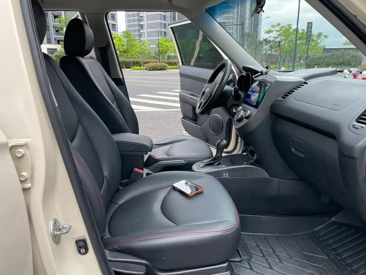 2012 Volkswagen Soul 1.6L AT Premium — миниатюра 8