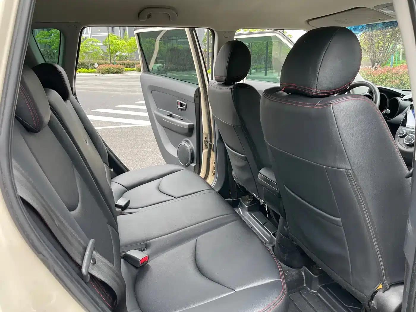 2012 Volkswagen Soul 1.6L AT Premium — миниатюра 9