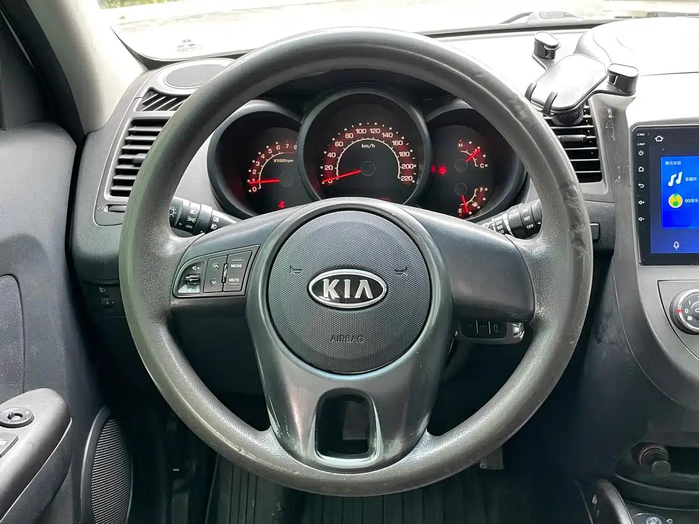2012 Volkswagen Soul 1.6L AT Premium — миниатюра 10