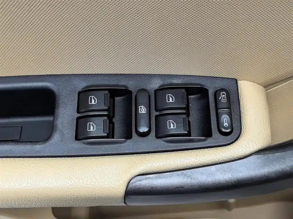 Chery Tiggo 2012 Elite Edition Facelift 1.6L Manual Comfort DVVT — миниатюра 9