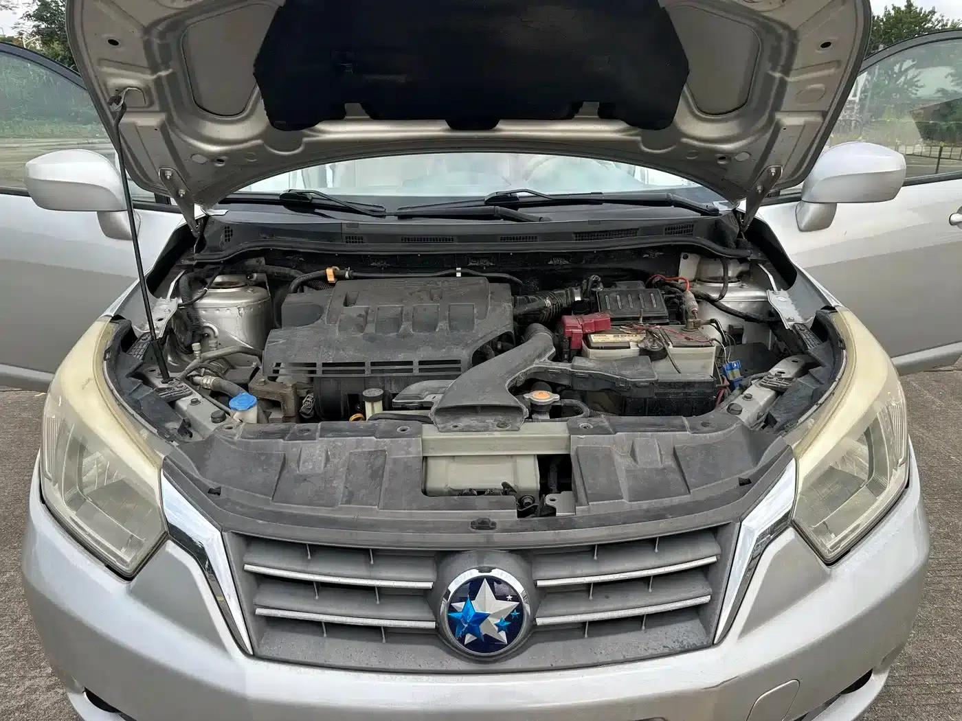 Venucia D50 2012 1.6L Automatic Comfort Edition — миниатюра 12
