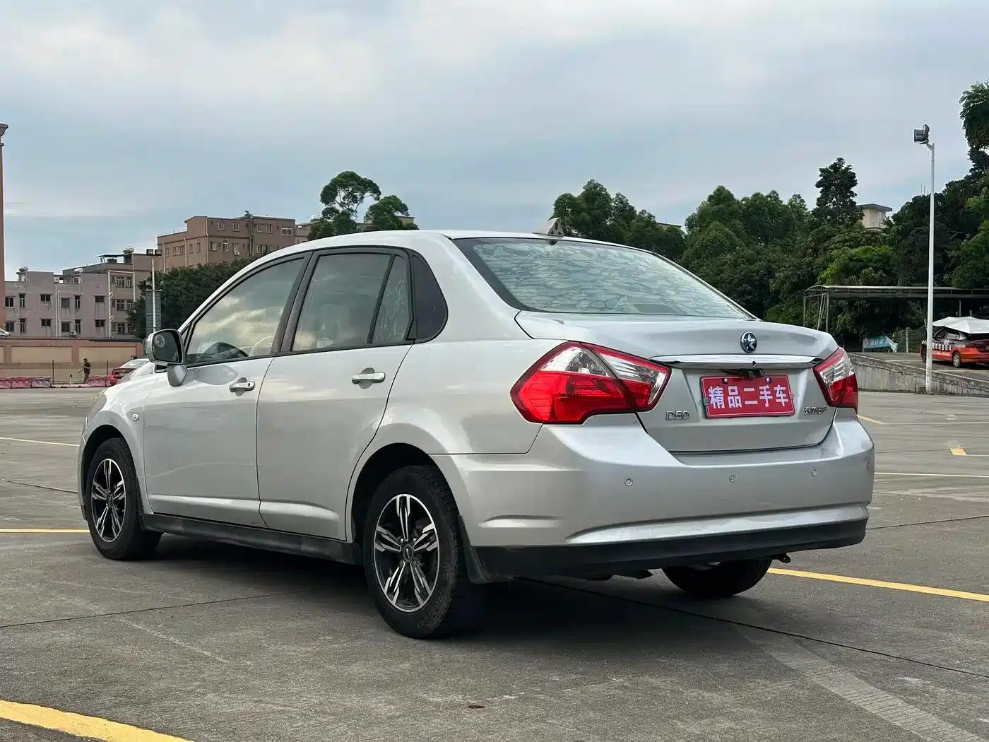 Venucia D50 2012 1.6L Automatic Comfort Edition — миниатюра 13
