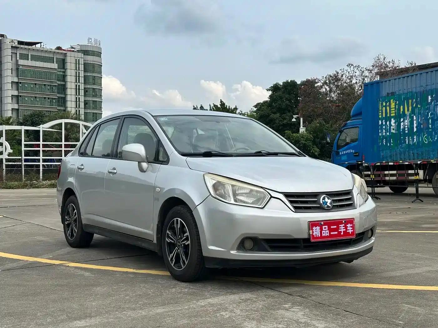 Venucia D50 2012 1.6L Automatic Comfort Edition — миниатюра 3