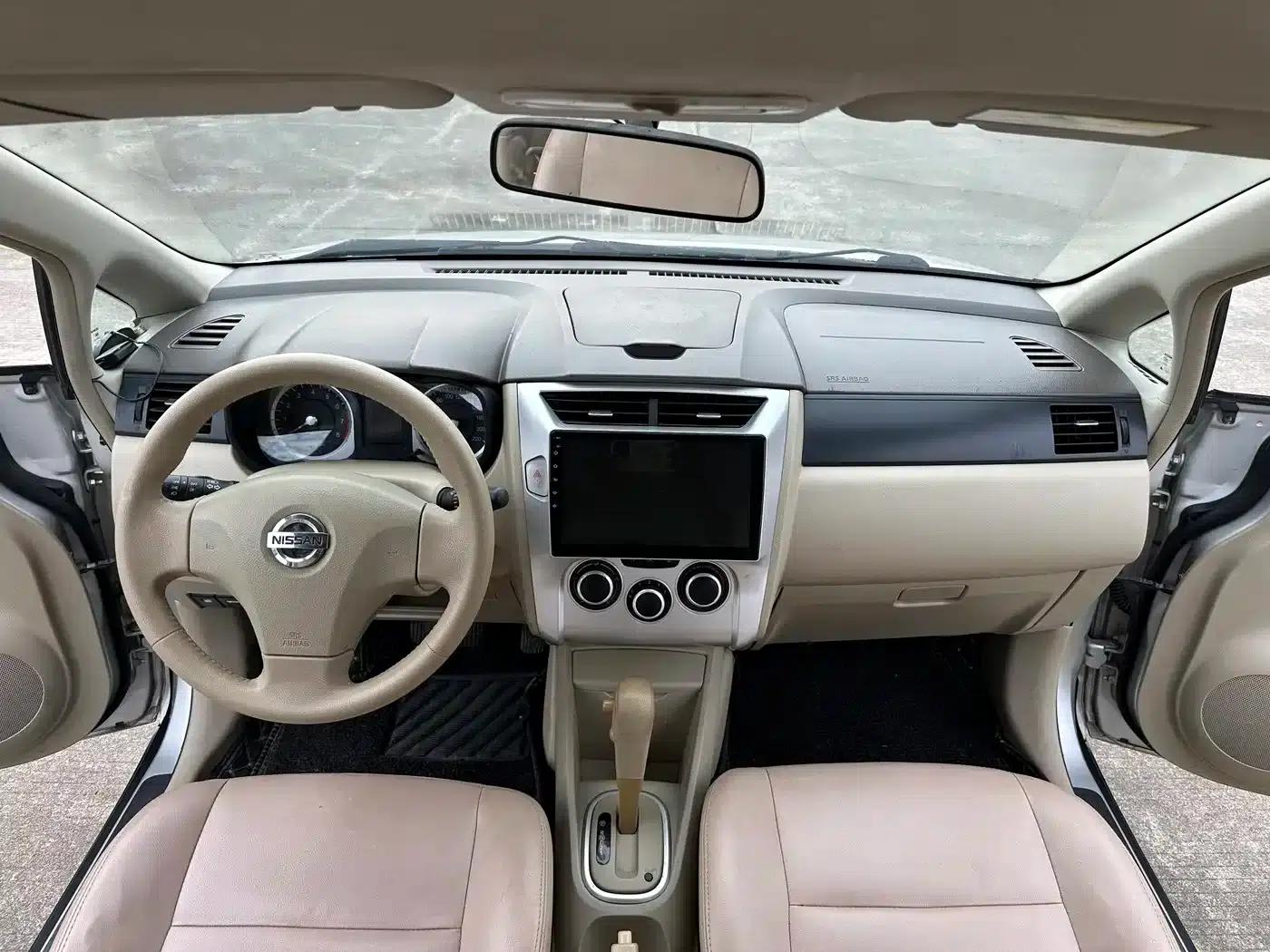 Venucia D50 2012 1.6L Automatic Comfort Edition — миниатюра 4