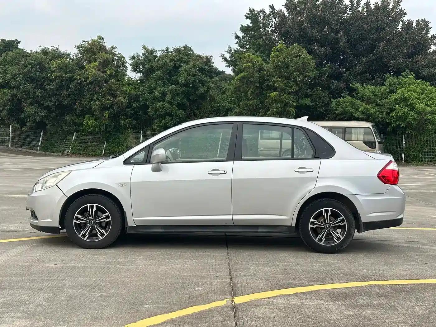 Venucia D50 2012 1.6L Automatic Comfort Edition — миниатюра 8