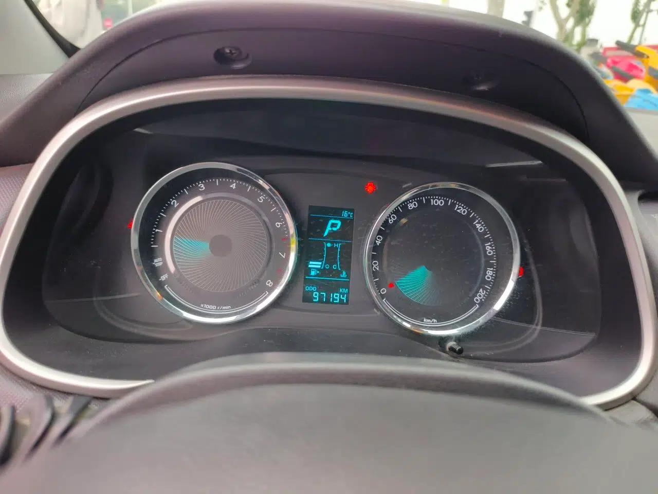Chevrolet Lova RV 2018 1.5L Automatic Smart Drive Model — миниатюра 12
