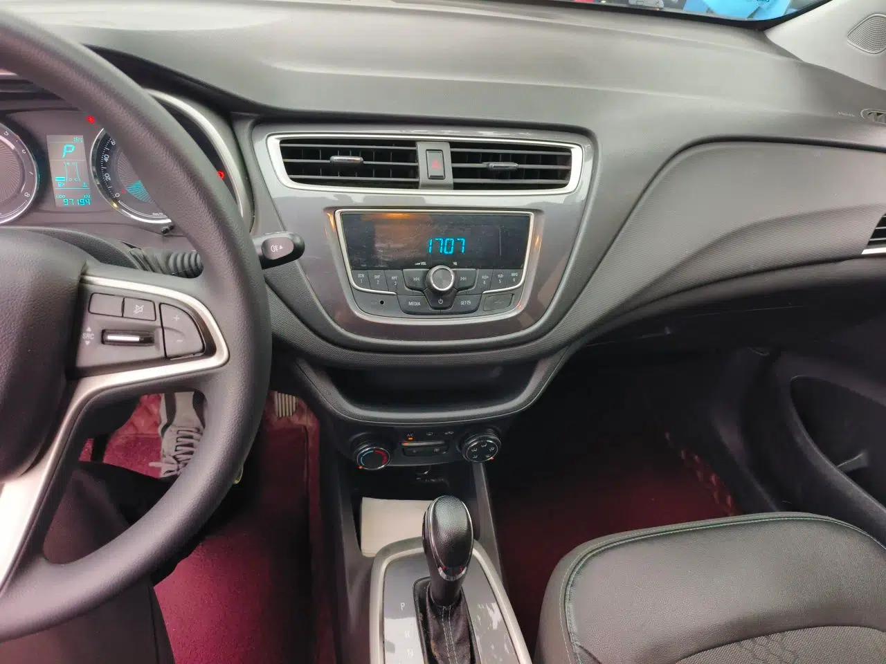 Chevrolet Lova RV 2018 1.5L Automatic Smart Drive Model — миниатюра 14
