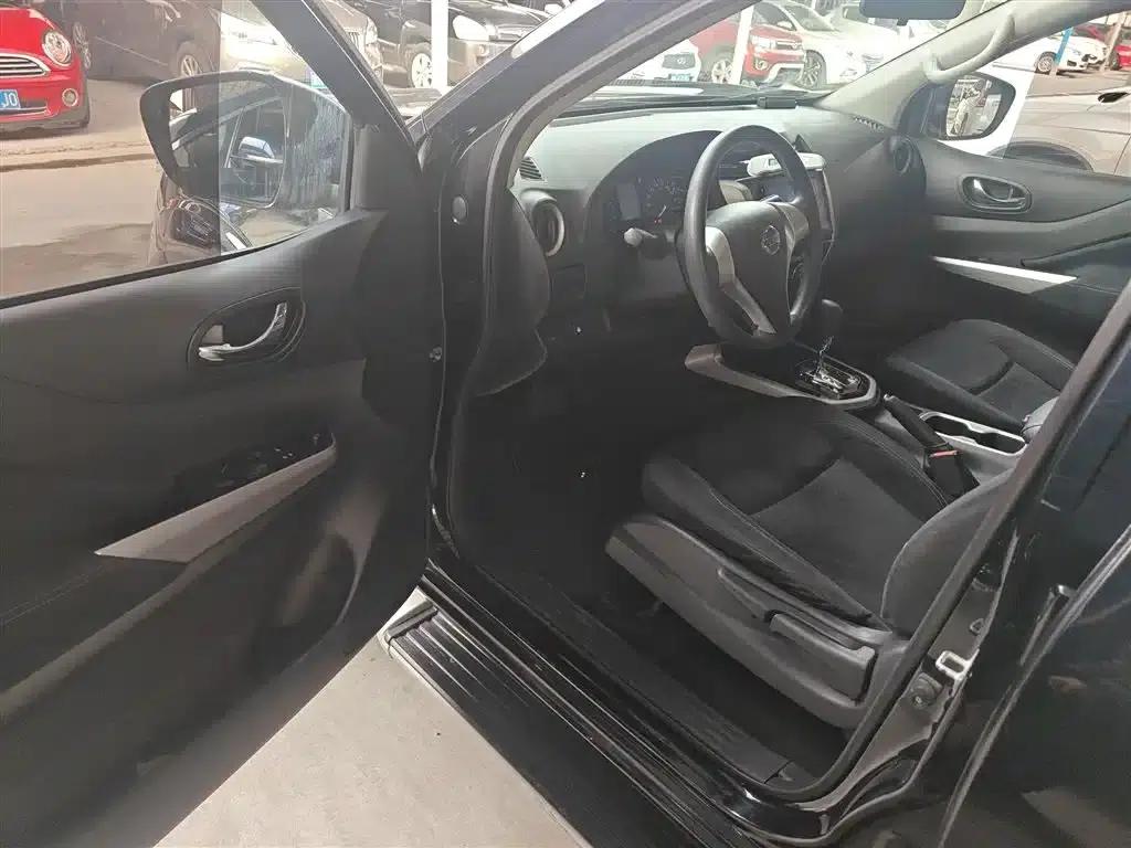 2017 Navara 2.5L Automatic 2WD Luxury Edition QR25 — миниатюра 16