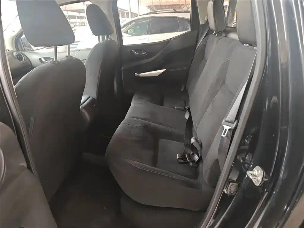 2017 Navara 2.5L Automatic 2WD Luxury Edition QR25 — миниатюра 17