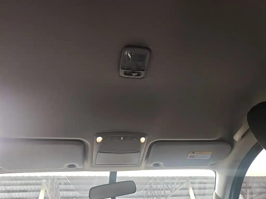2017 Navara 2.5L Automatic 2WD Luxury Edition QR25 — миниатюра 18