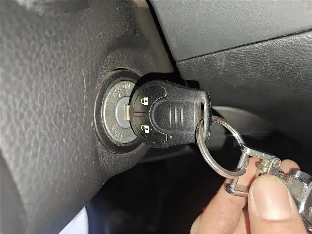 2017 Navara 2.5L Automatic 2WD Luxury Edition QR25 — миниатюра 9