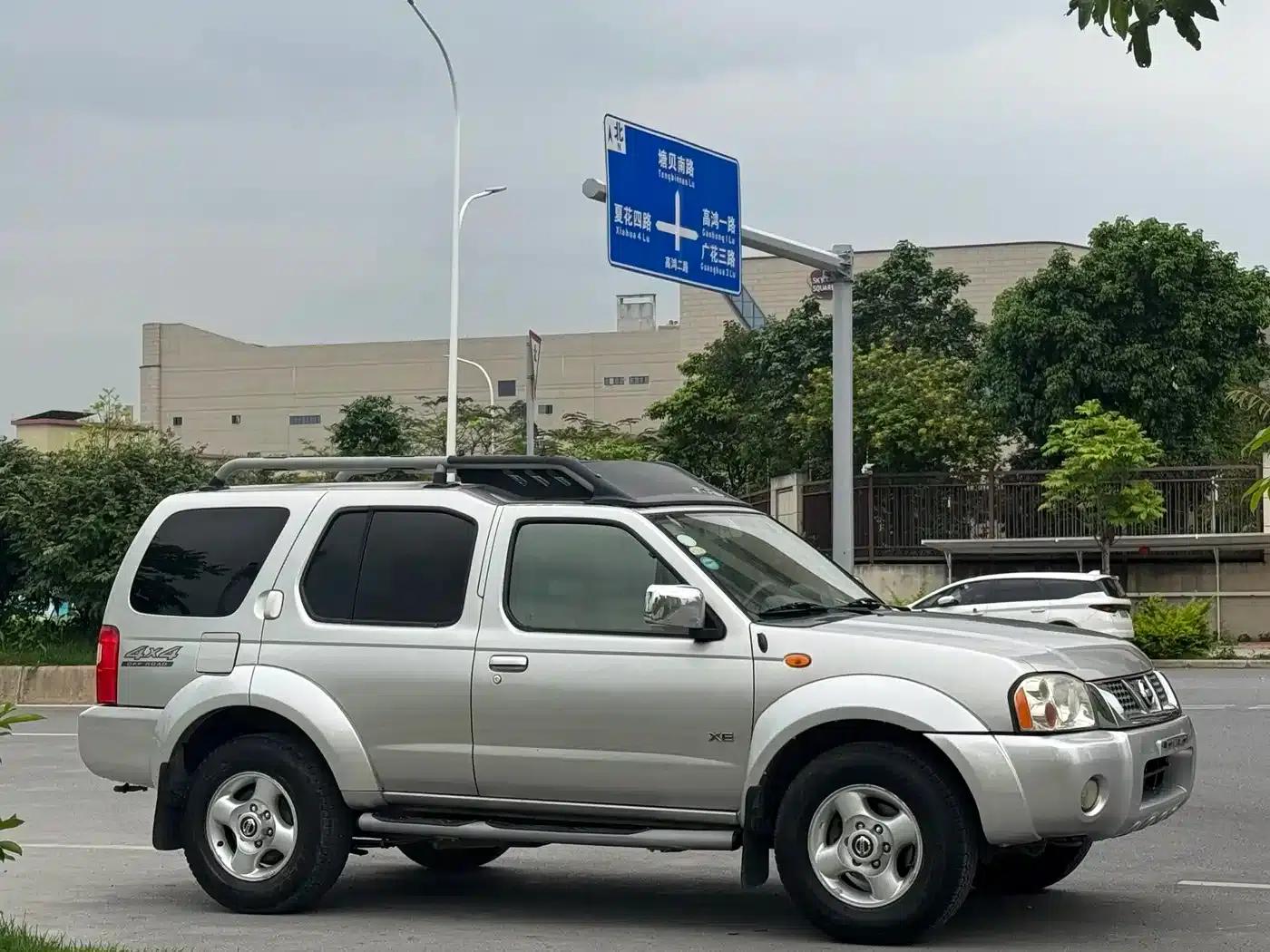 Nissan Paladin 2004 2.4L 4WD Luxury — миниатюра 2
