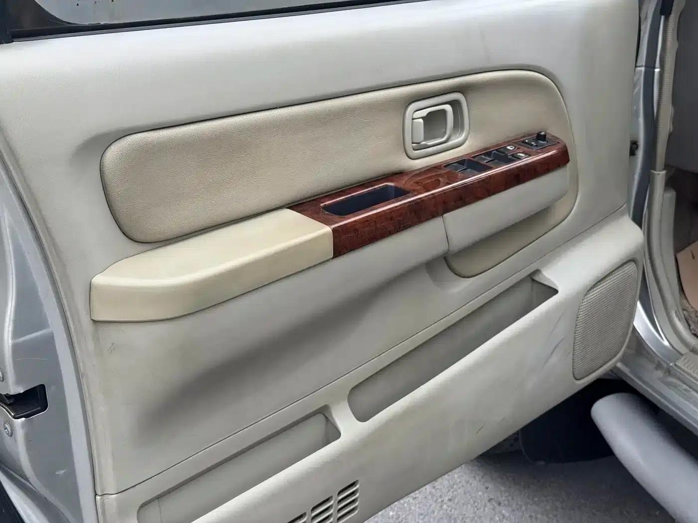 Nissan Paladin 2004 2.4L 4WD Luxury — миниатюра 16