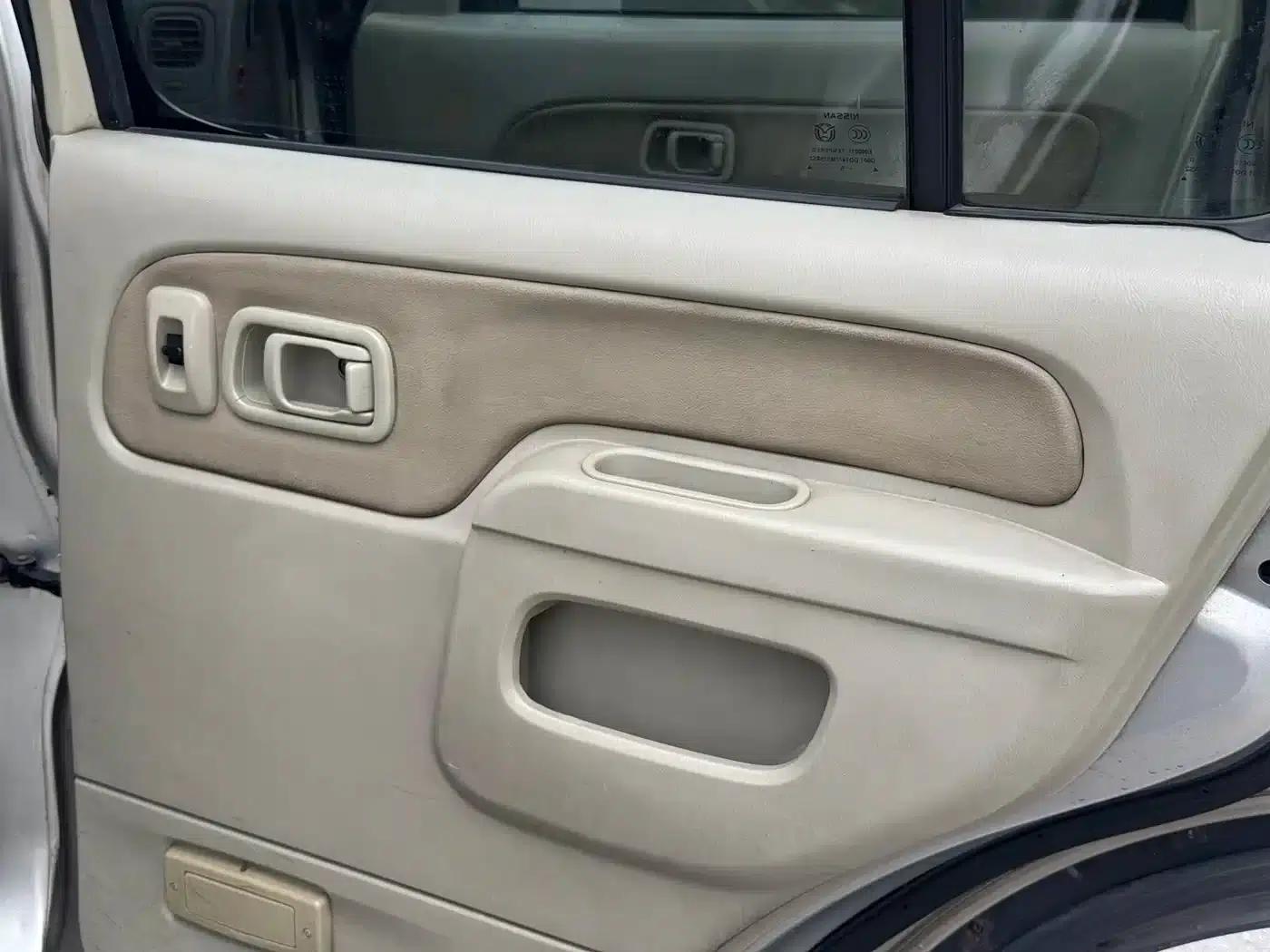 Nissan Paladin 2004 2.4L 4WD Luxury — миниатюра 17