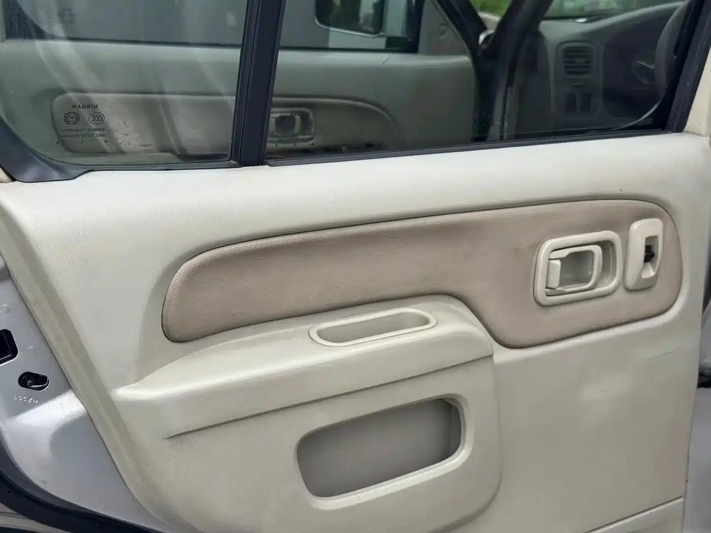 Nissan Paladin 2004 2.4L 4WD Luxury — миниатюра 19