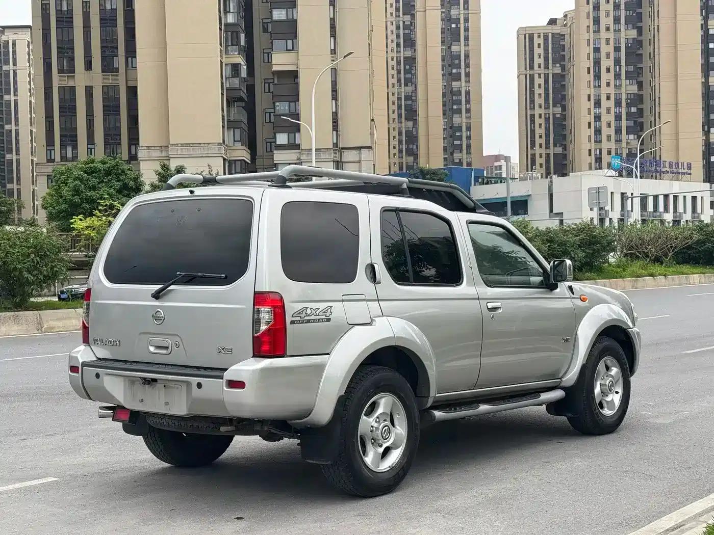 Nissan Paladin 2004 2.4L 4WD Luxury — миниатюра 3