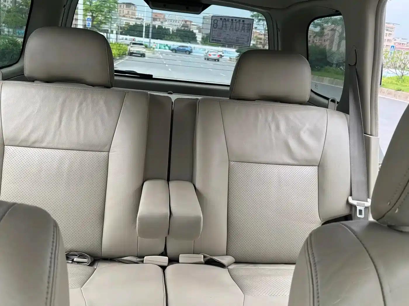 Nissan Paladin 2004 2.4L 4WD Luxury — миниатюра 27