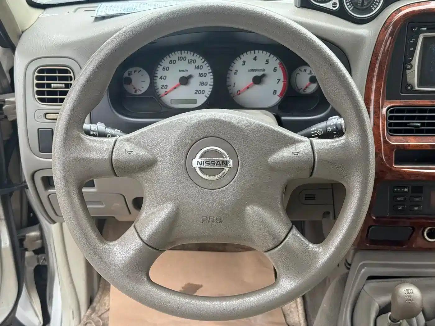 Nissan Paladin 2004 2.4L 4WD Luxury — миниатюра 28
