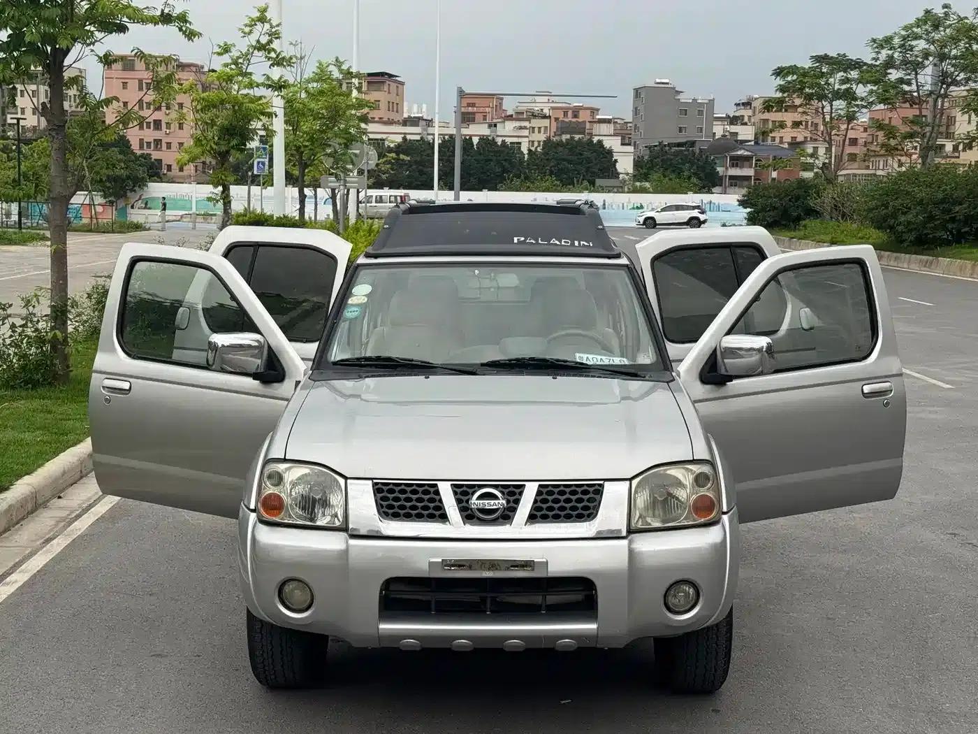 Nissan Paladin 2004 2.4L 4WD Luxury — миниатюра 4