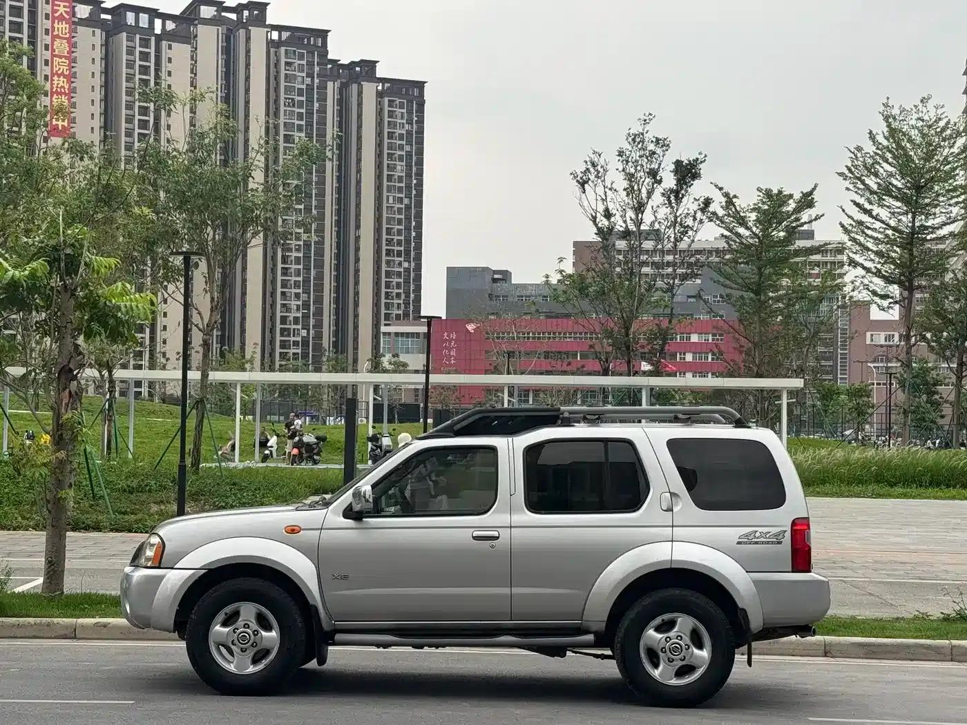 Nissan Paladin 2004 2.4L 4WD Luxury — миниатюра 7